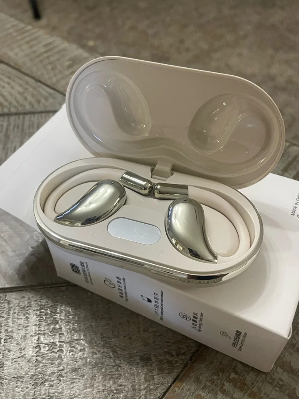 Wireless Earbuds with Charging Case NIB